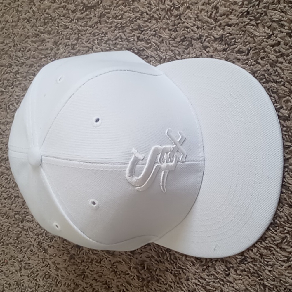 White swag cap